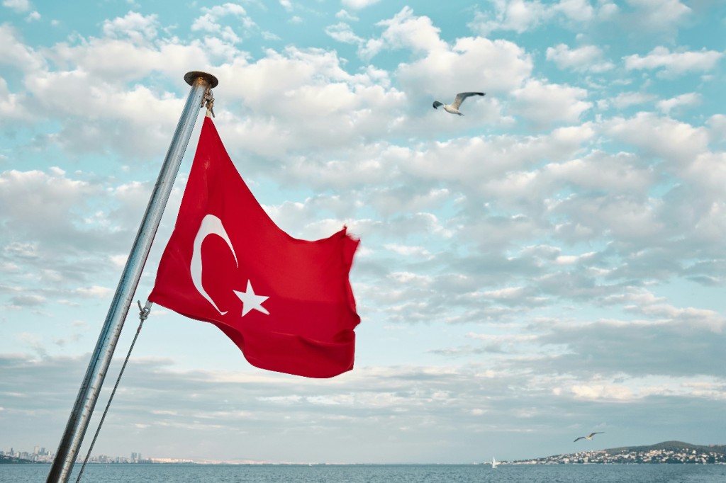 Turkey flag representing Turkey citizenship by investment