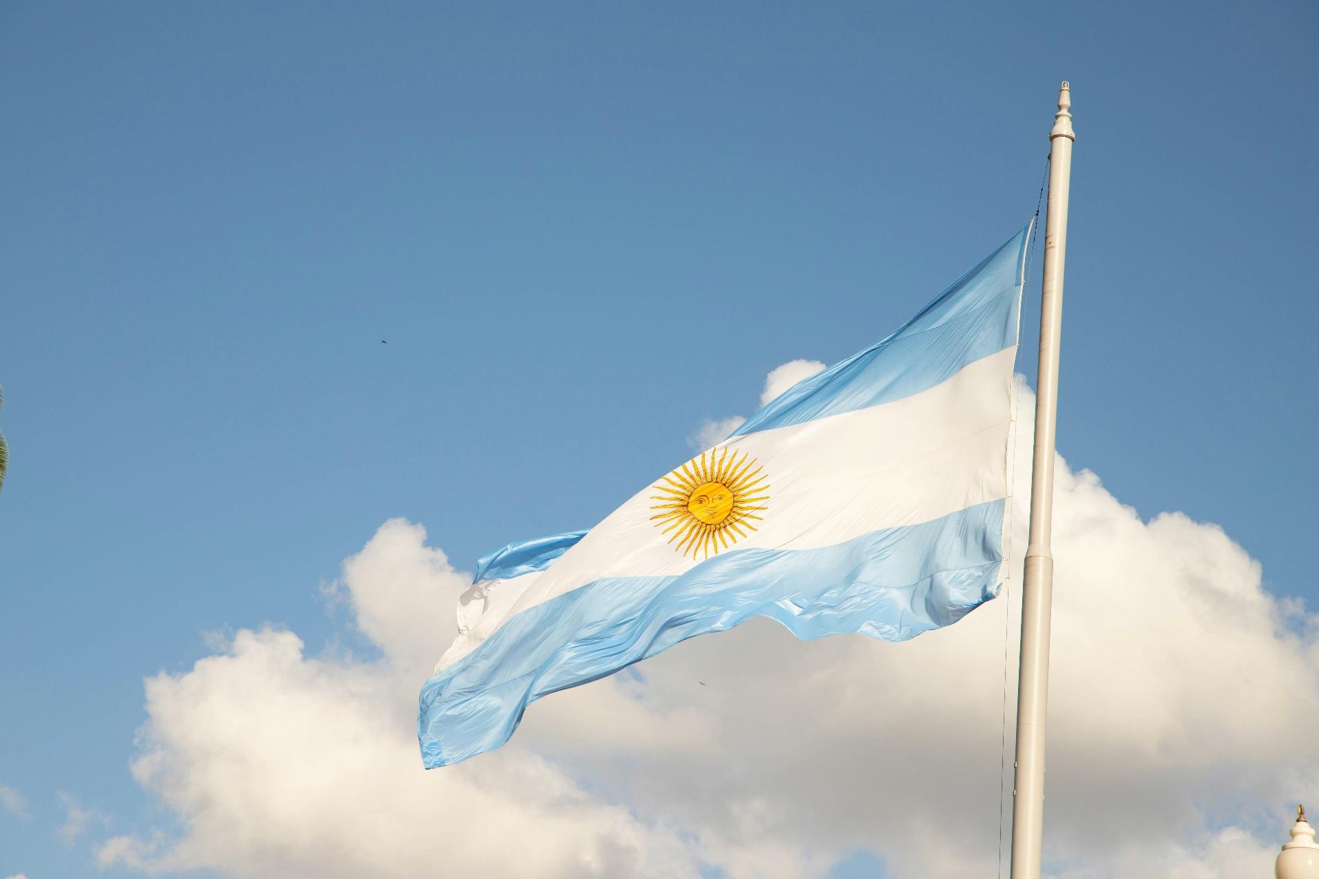 Argentine flag against a clear sky, representing the Argentina Golden Visa program