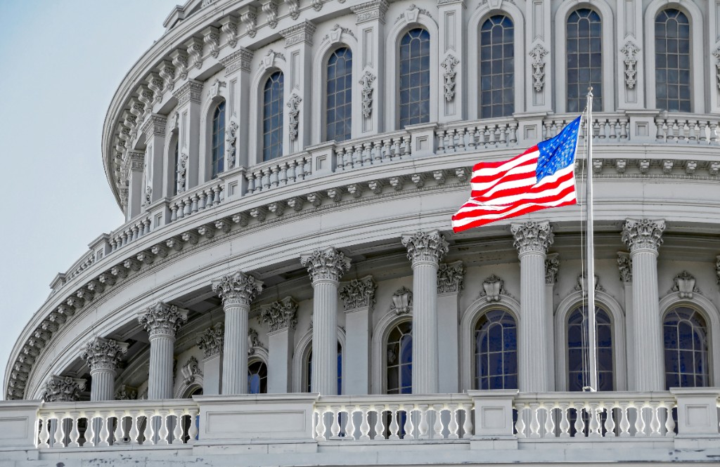 US federal building representing the US immigrant visa backlog and Visa Bulletin process